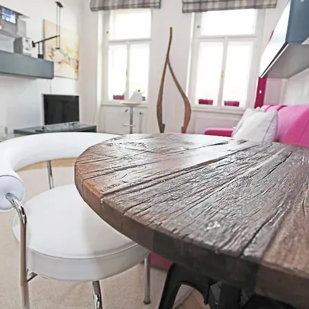 Stylish River-view Apartment Prague