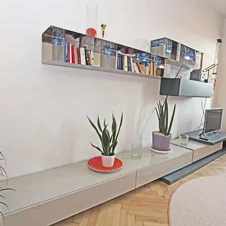 Stylish River-view *