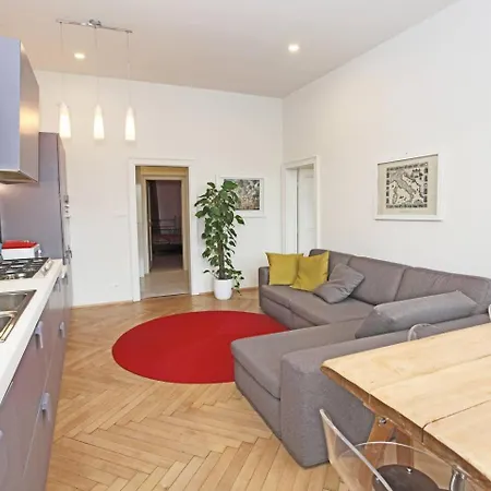 Stylish River-view Apartment *