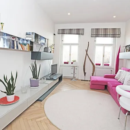Stylish River-view Apartment Prague