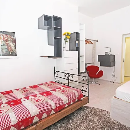 Stylish River-view Apartment