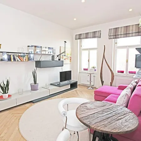 Apartment Stylish River-view Prague
