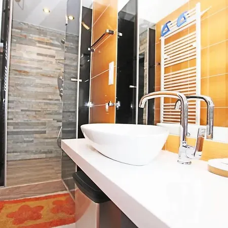 Stylish River-view Apartamento Praga