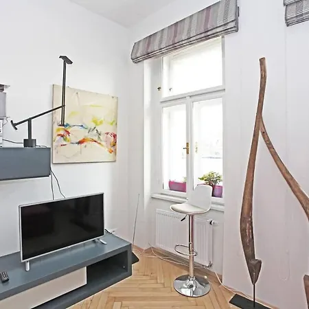 Stylish River-view Praga