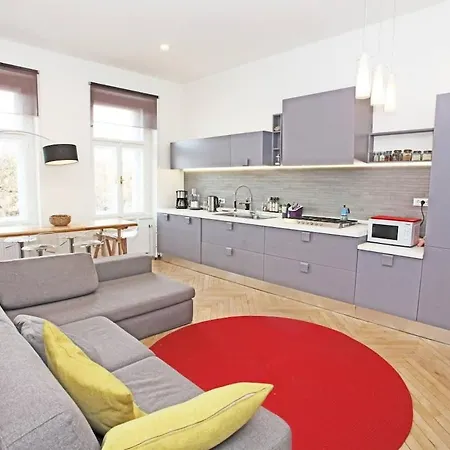 Stylish River-view Apartamento