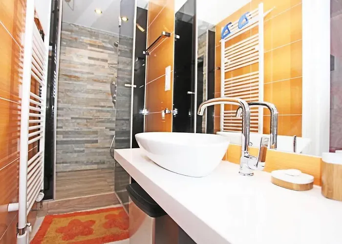 Stylish River-view Apartment Prague